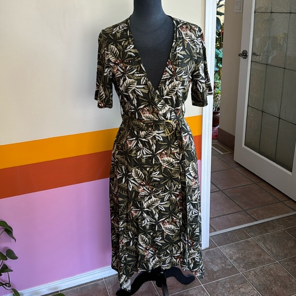 Banana Republic Tiger Handkerchief-Hem Wrap Dress NWT . - Picture 5 of 11